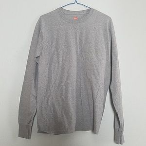 Long sleeved gray t-shirt